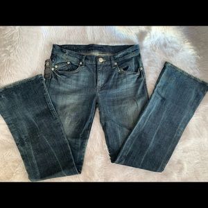 Rock & Republic medium wash jeans with beautiful “R” embroidered on back pockets